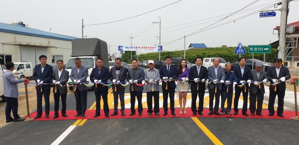 17일 오전 입장면 독정리 시도5호 도로현장에서 구만섭 부시장을 비롯한 시의원 등 내빈이 참석한 가운데 시도5호 도로확·포장공사 준공식을 진행