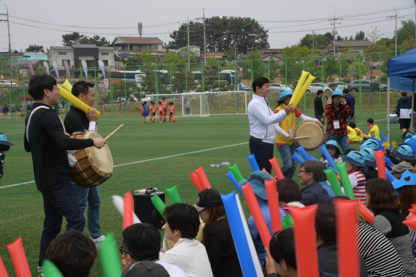 황명선 시장 도민체전 응원 모습