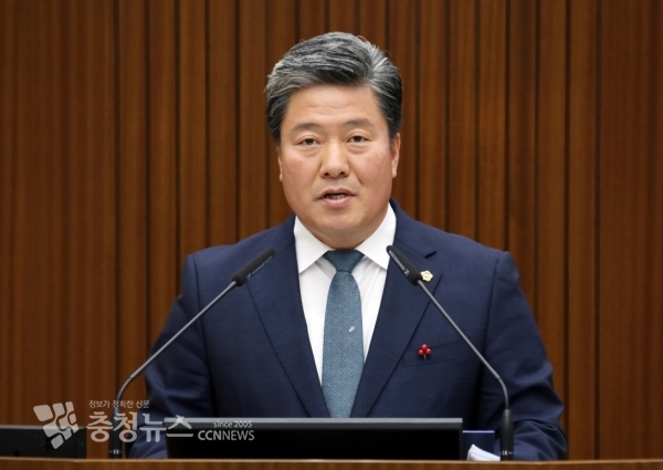 긴급 현안질문하는 세종시의회 차성호 산업건설위원장 / 충청뉴스 최형순 기자