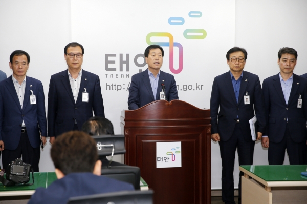 허재권 부군수 긴급 기자회견 모습