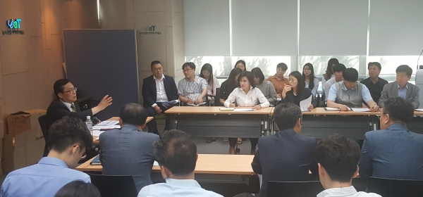 청렴 교육중인 김명곤 감사