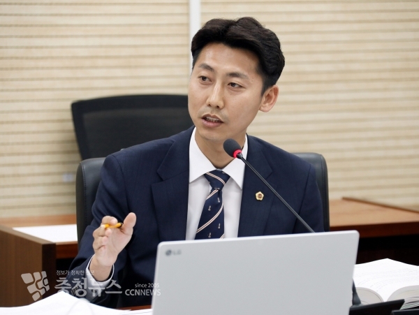 행정감사 하는 이태환 세종시의회 의원 / 충청뉴스 최형순 기자