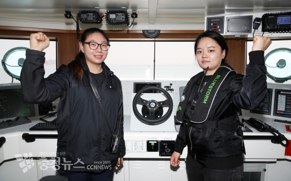 태안군청 수산과 어업지도팀 문우정(23), 서미란(31) 주무관