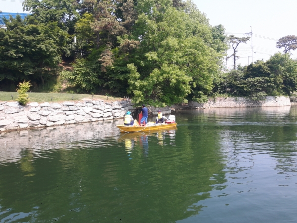 예당호 출렁다리 주변 환경정화활동 모습