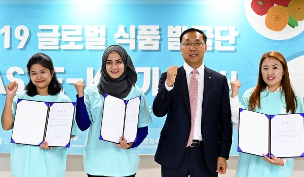 왼쪽에서 세번째 aT 신현곤 수출이사