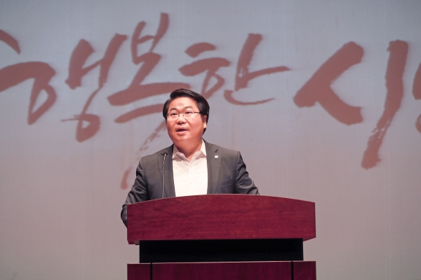 “일, 성과, 능력 중심”의 인사원칙을 강조하는 오세현 아산시장