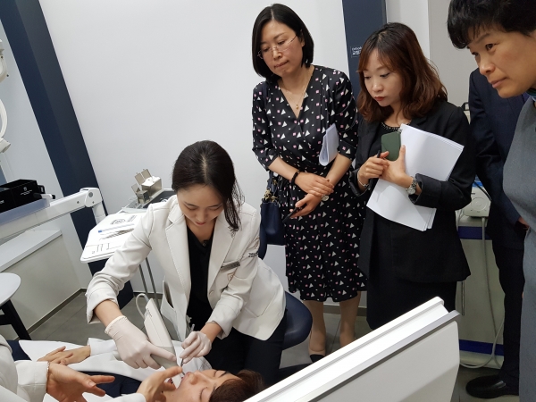 문등구 의료교류 방문단 더보스턴치과병원 견학 모습