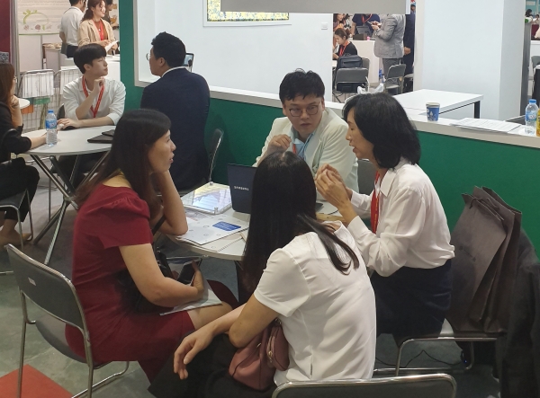 베트남 메디컬투어리즘2019에서 상담모습