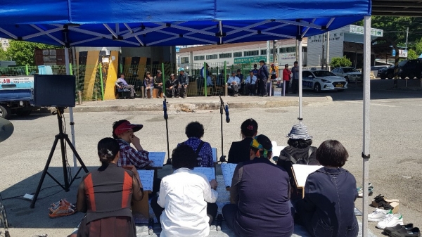 어르신 길거리 노래방