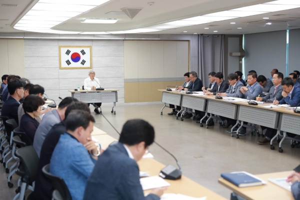 유병훈 아산부시장 6월 간부회의 주재 모습
