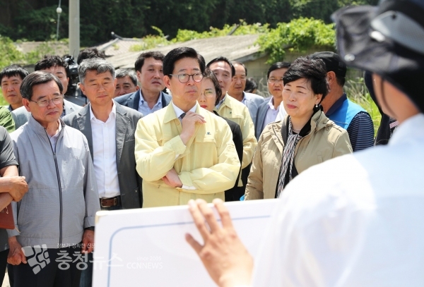 유부도에 방문한 양승조 지사