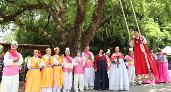 지난해 판암골단오한마당 행사 (그네타기 모습)