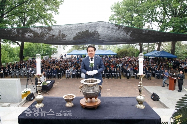 오세현 아산시장 제64회 현충일 추념식 거행