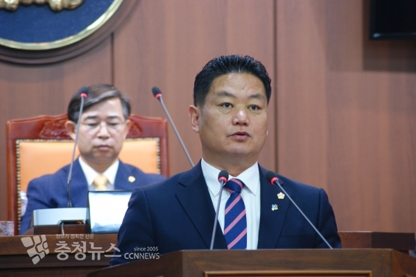 5분 발언하는 김영인 태안군의원 / 충청뉴스 최형순 기자