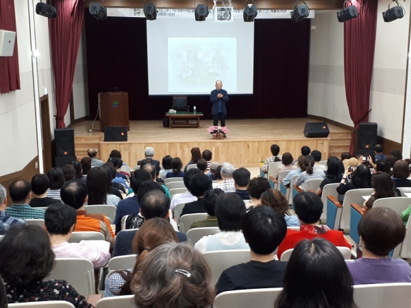 나태주 시인 강연 모습