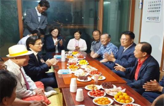 황교안 당 대표 공주 방문 모습