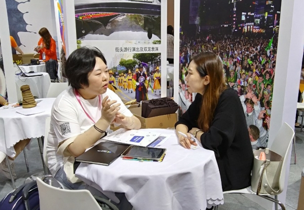 베이징국제관광박람회에 참가해 천안 의료관광 홍보 모습