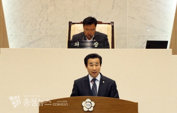 5분 발언하는 당진시의회 윤명수 의원 / 충청뉴스 최형순 기자