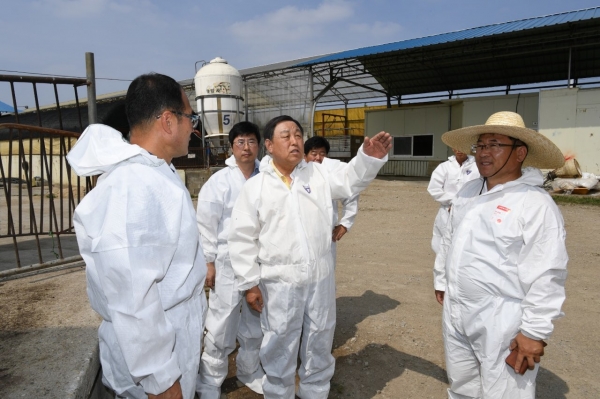 황선봉 예산군수, 양돈농가 아프리카돼지열병 유입차단 위해 농가방문