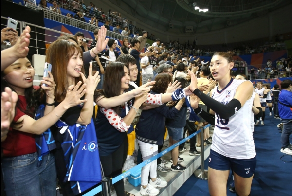FIVB 발리볼네이션리그 여자대회 장면