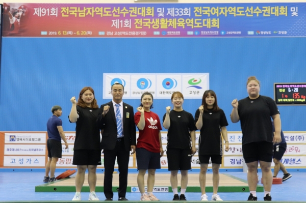 (시청 역도팀) 장현주.최재규감독.장은비.이해주.윤민희.이은지