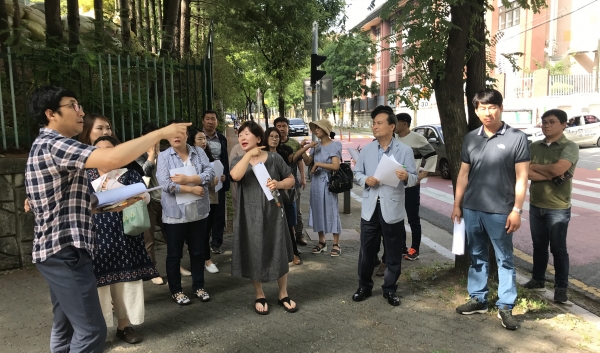 지난 20일 구즉동 지역회의 회원들이 주민참여예산 제안사업 대상지를 방문해 현장심사 진행