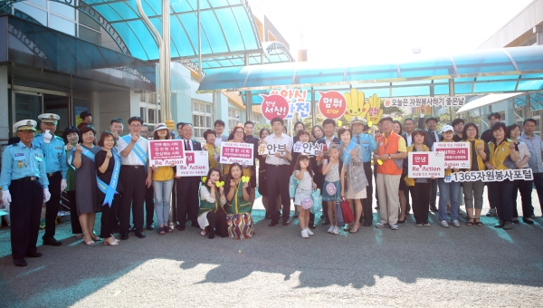맹정호 서산시장과 캠페인 참여자들 기념촬영