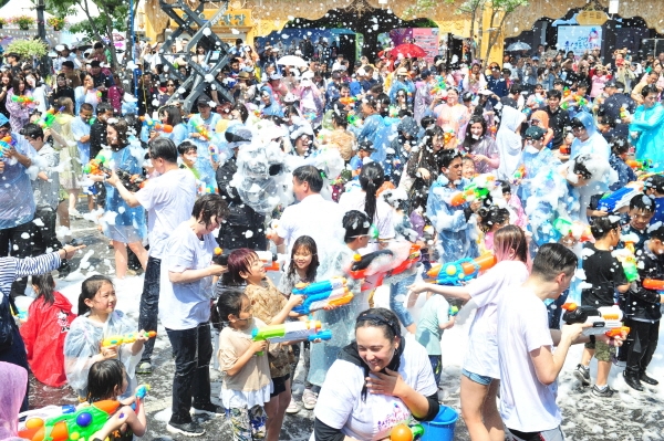 지난달 열린 2019년 유성온천문화축제 물총대첩 모습