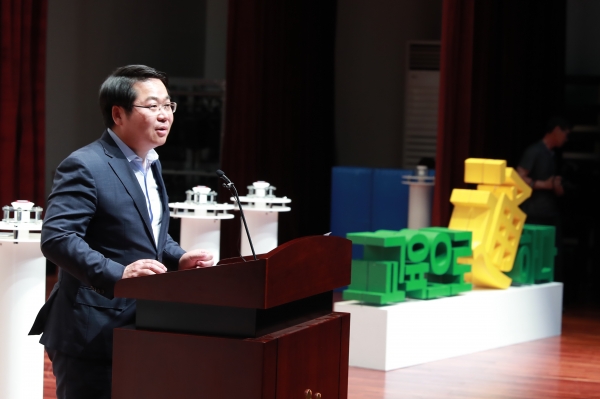 아산 교육 비전 선포식을 진행하고 있는 오세현 시장