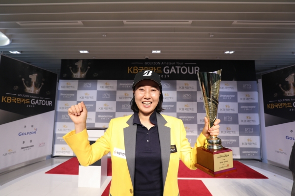 여자부 우승자 한미숙_우승 포즈