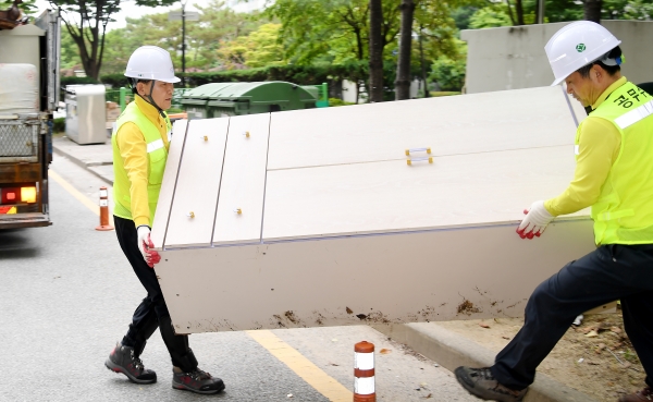박용갑 중구청장, 대형폐기물 수거
