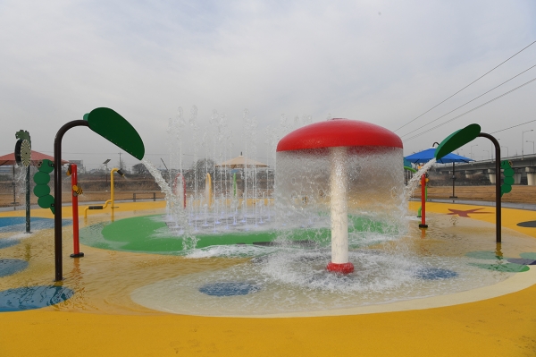 무한천 체육공원 어린이 물놀이장