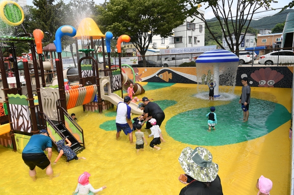 산성리 어린이공원 내 물놀이장.
