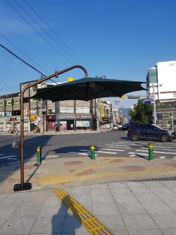 지난해 폭염 그늘막 설치 장면