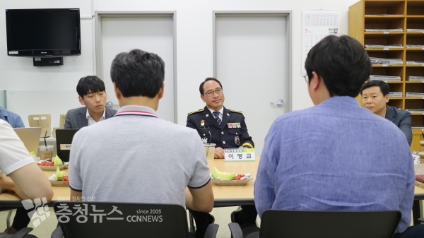 이명교 신임 충남경찰청장이 4일 지방청 기자실에서 간담회를 갖고 "디테일이 강한 충남경찰을 만들겠다"고 다짐했다.