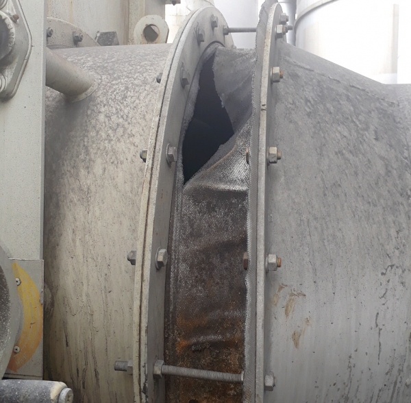 대기오염방지시설 훼손 (집중 단속 점검 중 위반사항 적발 사진)