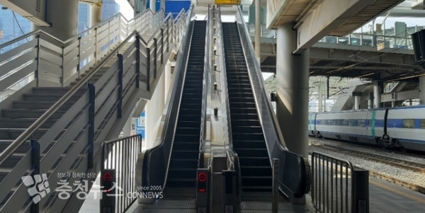 3,4번 승강장 에스컬레이터 설치(좌측)