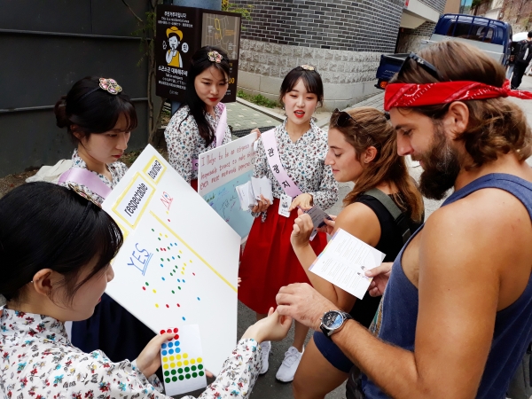 ‘마이크로 디그리’ 학생들 관광에티켓 캠페인 실시 모습
