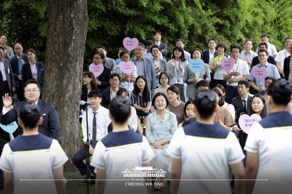 논산파랑새합창단이 김정숙 여사의 초청으로 지난 10일 청와대를 특별 방문했다