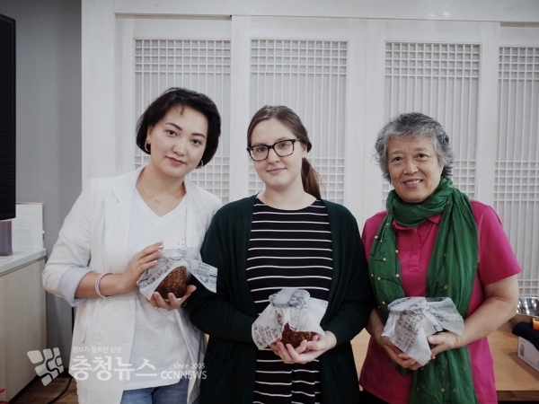 aT, 결혼이주여성 전통음식 만들기 체험행사 개최
