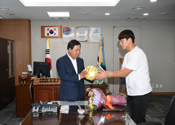 이광연 선수 예산군 방문 모습