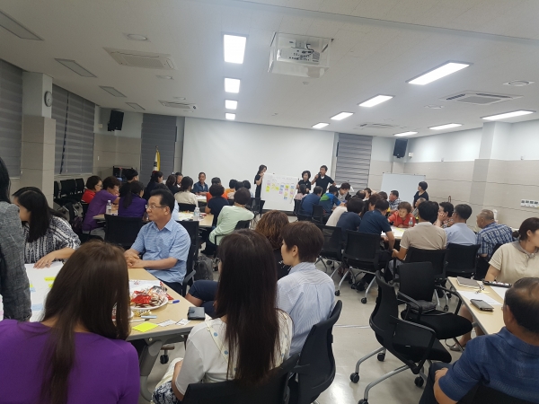 지난 16일 복수동 행정복지센터에서 주민자치위원회 주관으로 주민 70여 명이 참여한 가운데 동 특성화 사업 제안․발굴을 위한 타운홀 미팅 모습