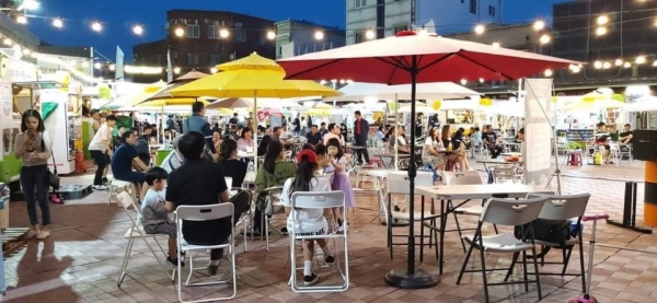 지난해 온양온천시장‘수박캉스와 야시장 버스킹’축제 모습