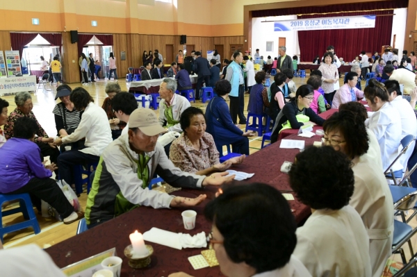 찾아가는 복지서비스인 이동복지관 진행