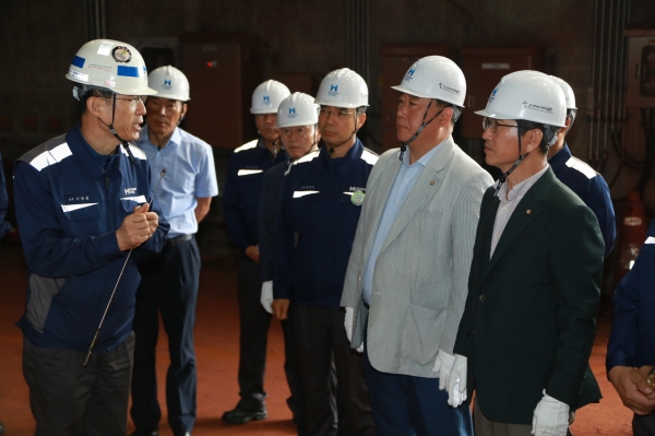 어기구 국회의원 현대제철소 방문 모습