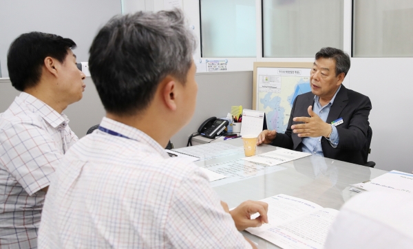 가세로 태안군수 해양수산부 방문 건의 모습