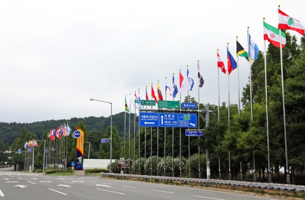 6.25전쟁 지원국가 게양대 설치.