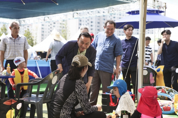 여름철 물놀이현장 시찰에 나선 구본영 시장