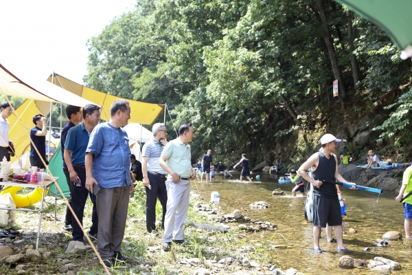 여름철 물놀이현장 시찰에 나선 구본영 시장