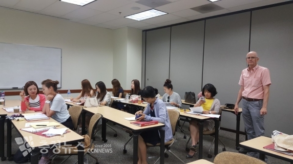 지난해 미국 샌디에고 주립대학교에서 진행한 영어교사 심화연수에 참여한 세종시 교원들의 모습
